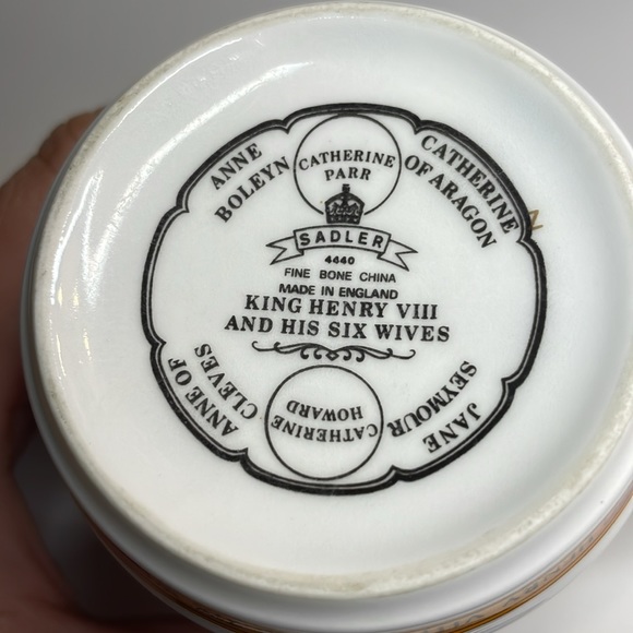 Sadler’s King Henry VIII (8th) and his Six (6) Wives Tea Cup - Picture 13 of 16